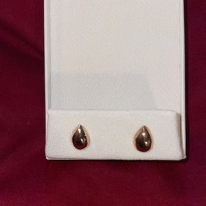 14kt yellow gold stud earrings